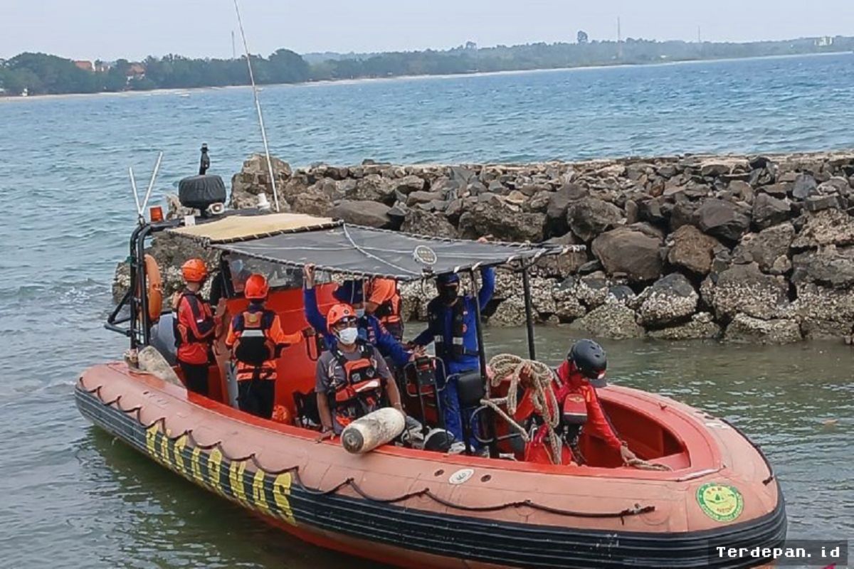 Tim SAR Kerahkan Belasan Armada Cari Delapan Korban di Selat Sunda