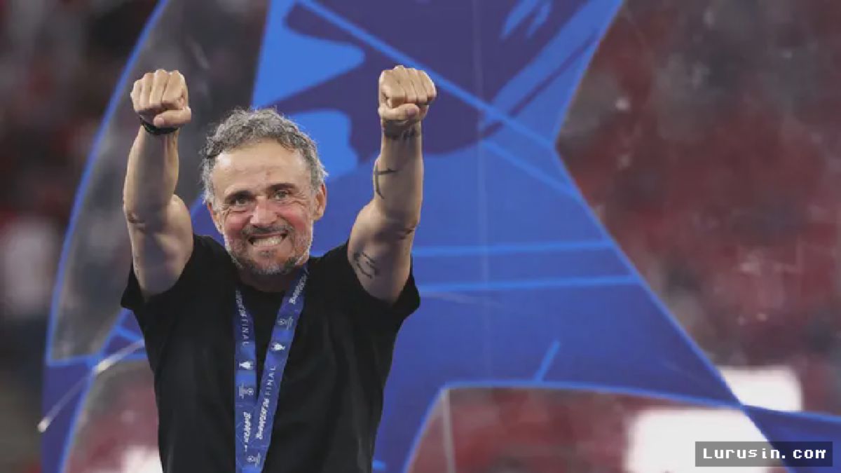 PARIS — Luis Enrique Bawa PSG Juara Liga Champions 2026