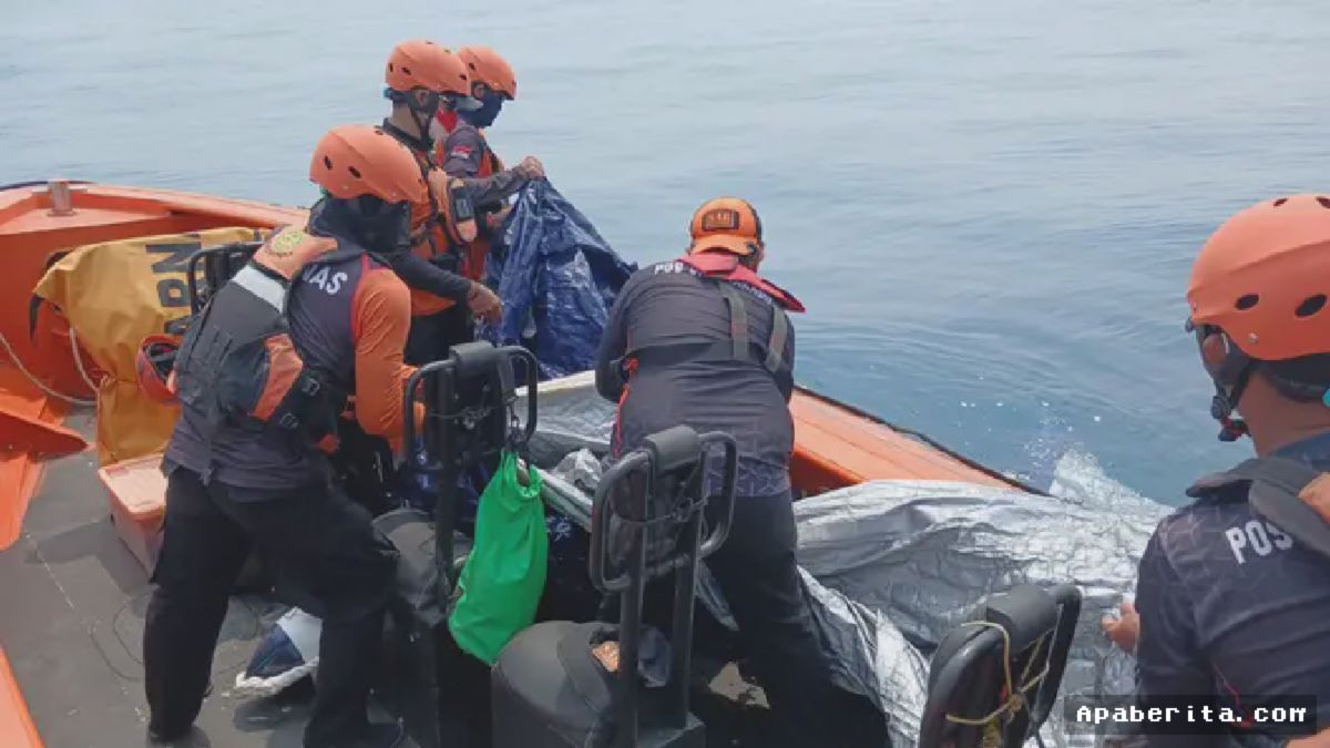 LAMPUNG — Tim SAR Temukan Puing Diduga Milik Jurnalis Hilang Anak Krakatau