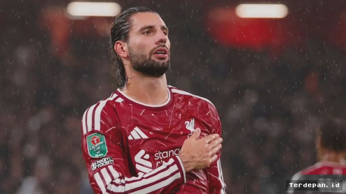 LIVERPOOL — Szoboszlai Cetak Gol Indah, Liverpool Lolos Usai Tekuk Tottenham