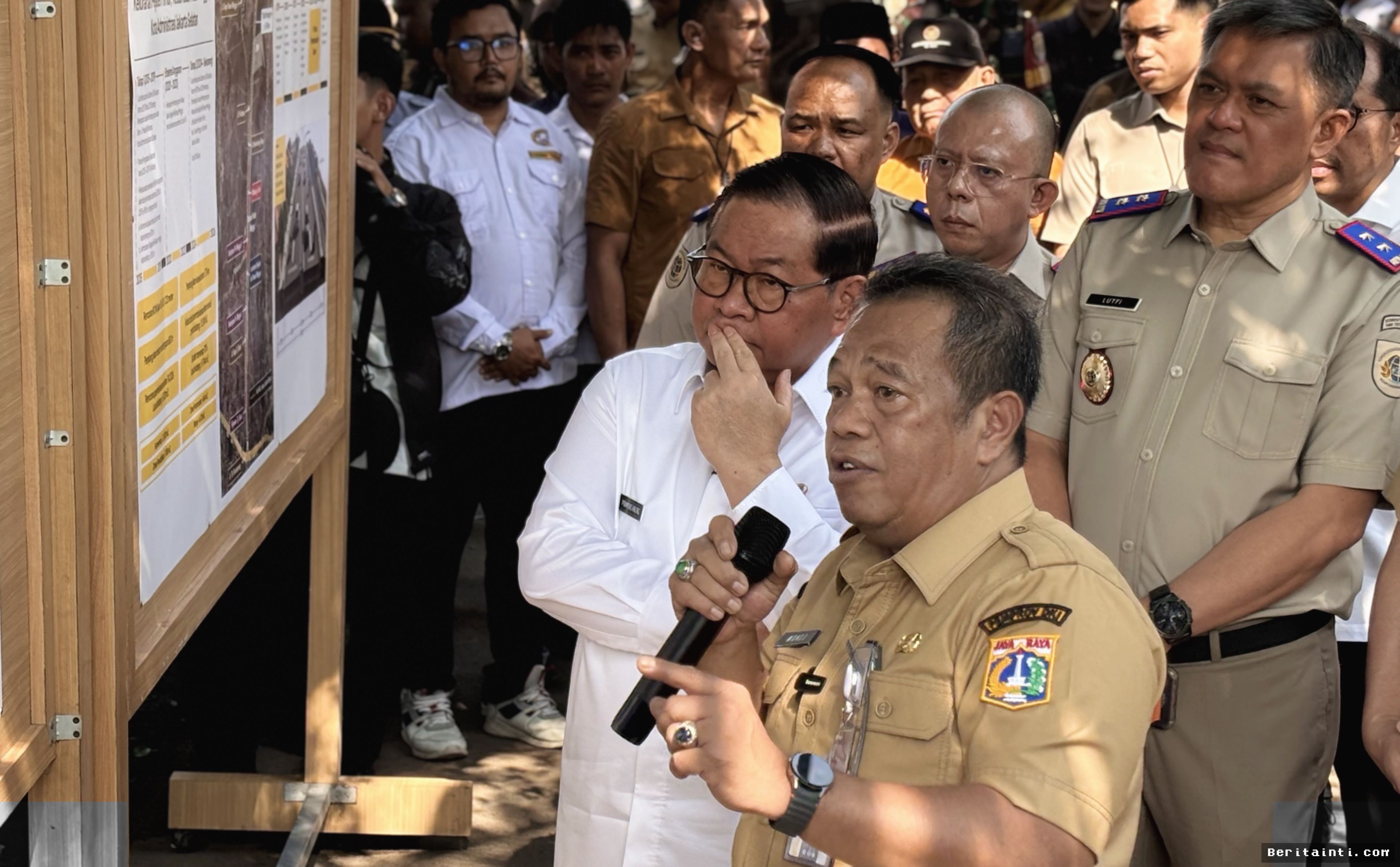 JAKARTA — Pramono Anung Selesaikan Pelebaran Jalan Stasiun Pasar Minggu