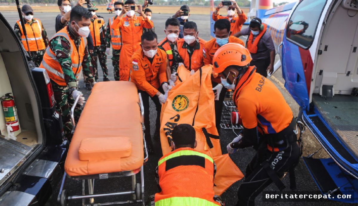 BANJARMASIN — Basarnas Sisir 2.600 Mil Laut Cari 129 Korban KM Virgo