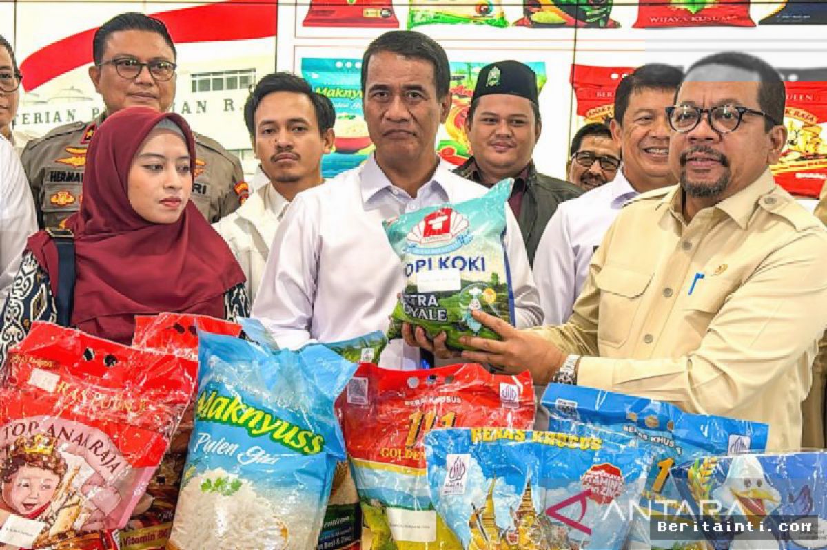 JAKARTA — Pemerintah Kaji Revisi Aturan E-Commerce dan Pasokan BBM