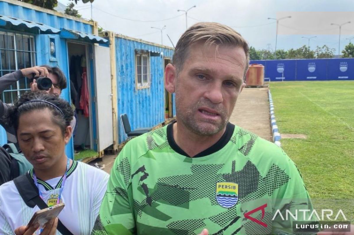 BANDUNG — Igor Tolic Gembleng Persib Jelang Duel Kontra Persija