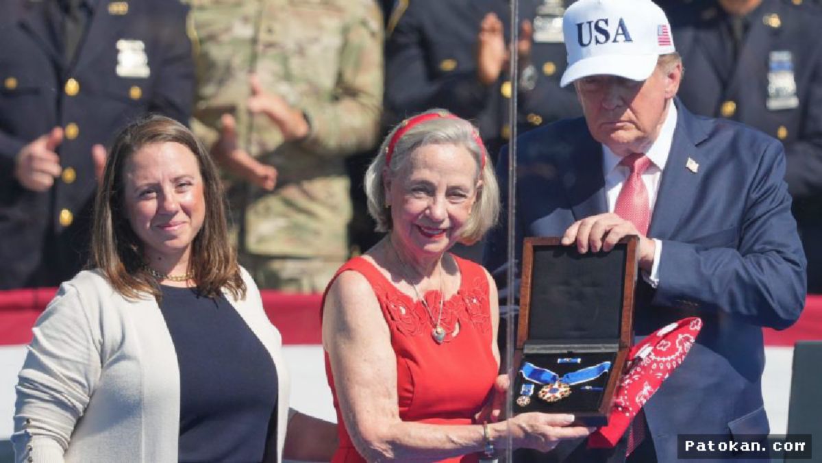 WASHINGTON — Donald Trump Anugerahkan Medali Kebebasan bagi Pahlawan 9/11 Welles Crowther