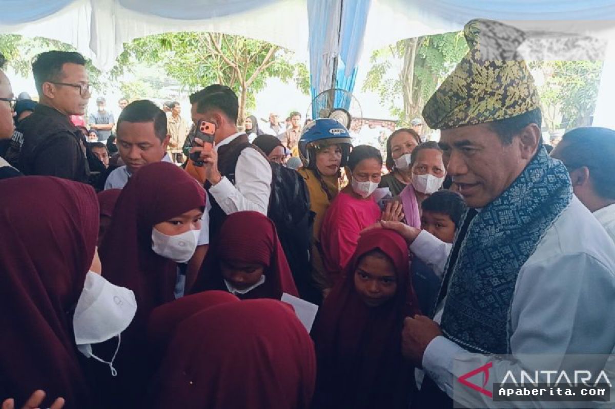 Kementan Salurkan Bantuan Bibit Kelapa dan Padi di Riau