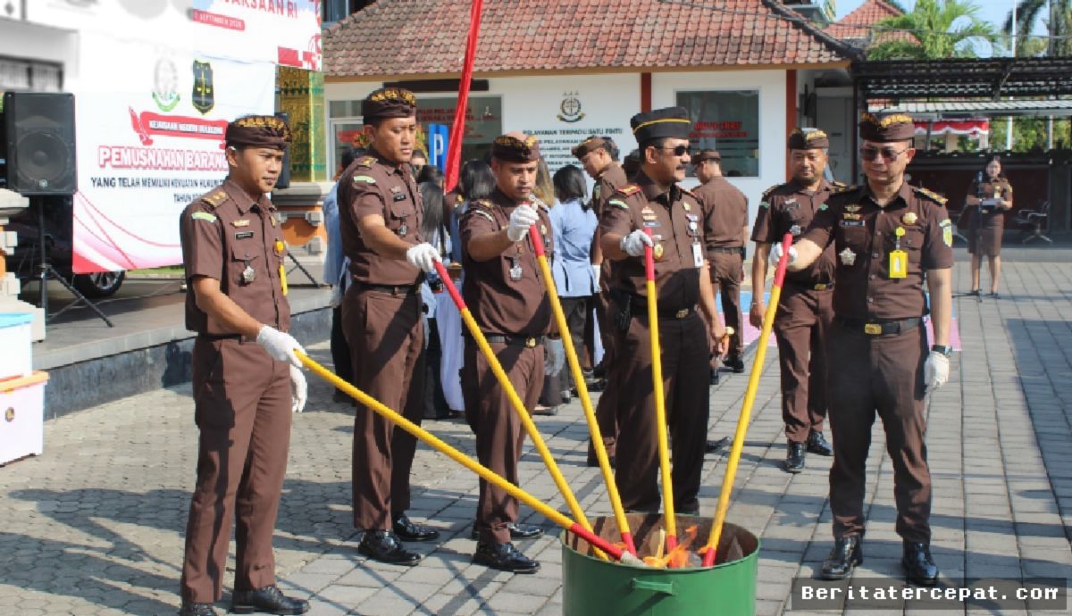 Kejari Buleleng Musnahkan Ratusan Gram Sabu dari 35 Perkara Inkrah