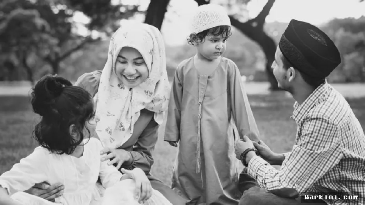 Orangtua Ajak Anak Sedekah di Ramadan agar Tumbuh Empati