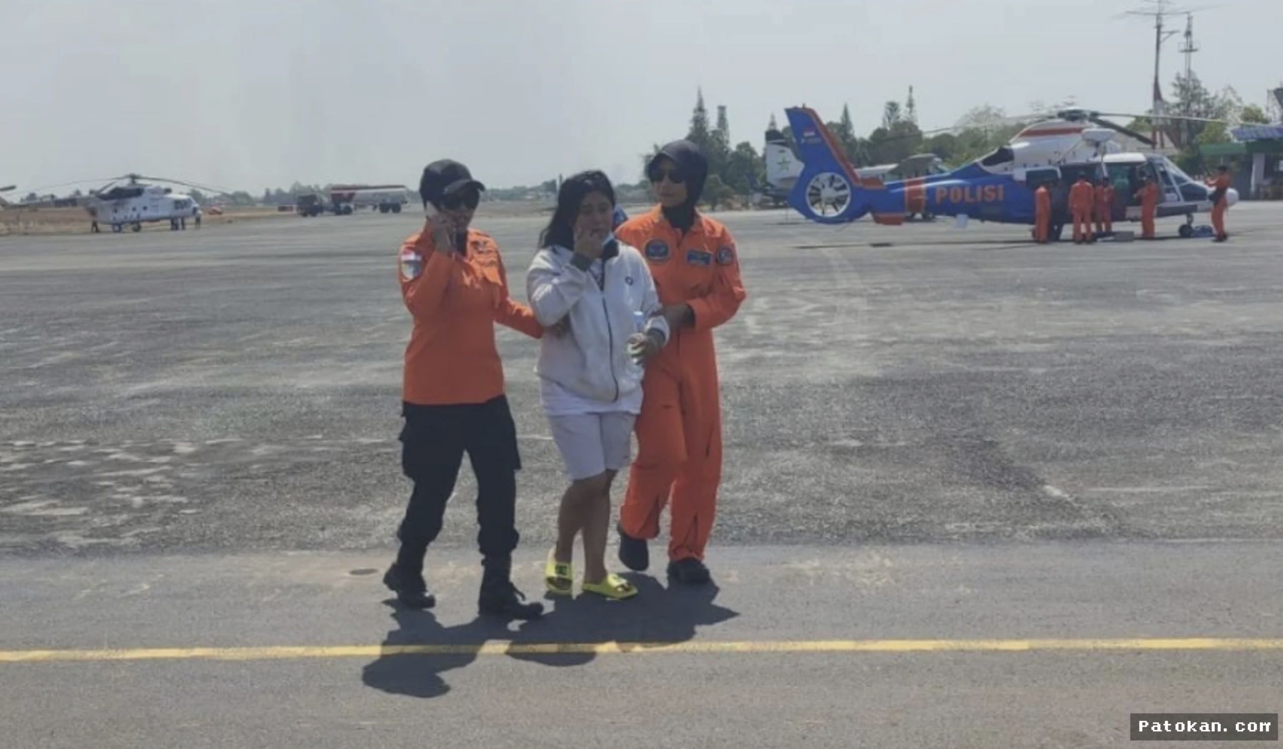 Basarnas Evakuasi Korban Selamat KM Virgo Transport 8