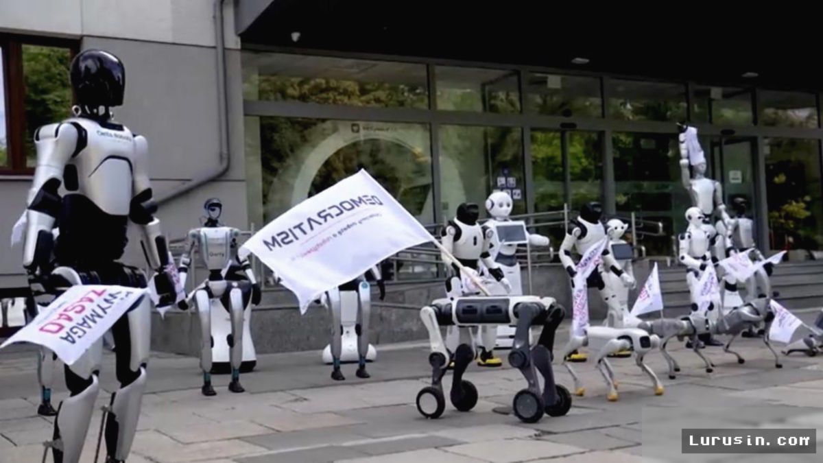 JAKARTA — Gerakan Democratism Gelar Aksi Robot Tuntut Regulasi AI