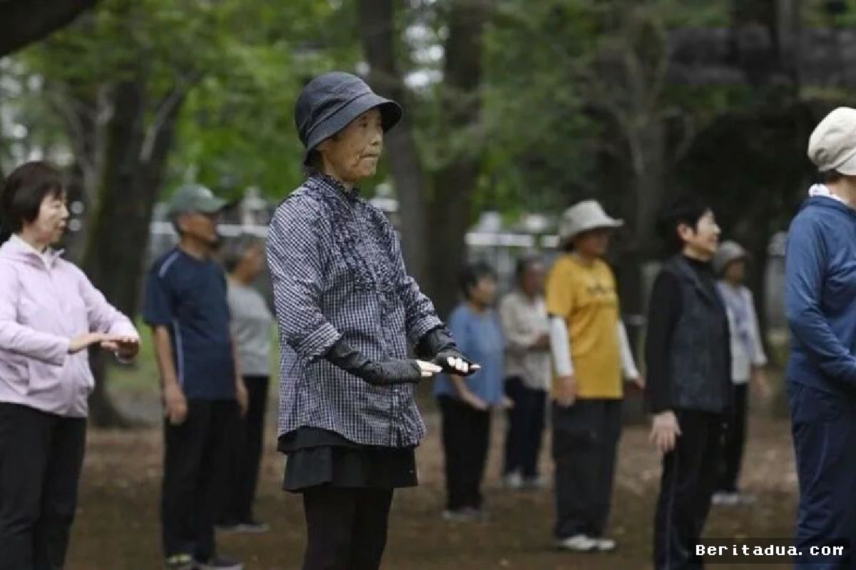 Jepang — Jumlah Penduduk Berusia 100 Tahun Tembus 100 Ribu