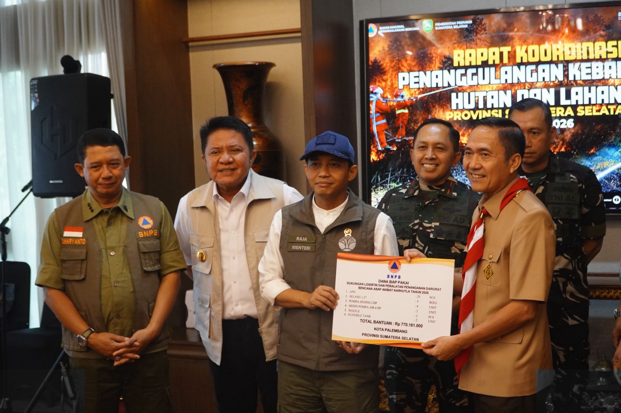 BNPB Serahkan Peralatan Karhutla untuk Kesiapsiagaan Palembang