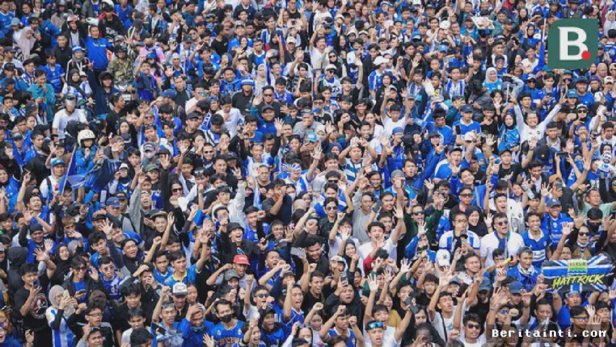 BANDUNG — Ribuan Bobotoh Padati Kota Rayakan Juara Persib