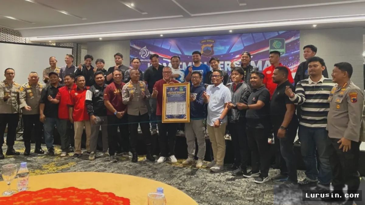 POLDA JATENG — Panser Biru Sepakat Jaga Sepak Bola Damai