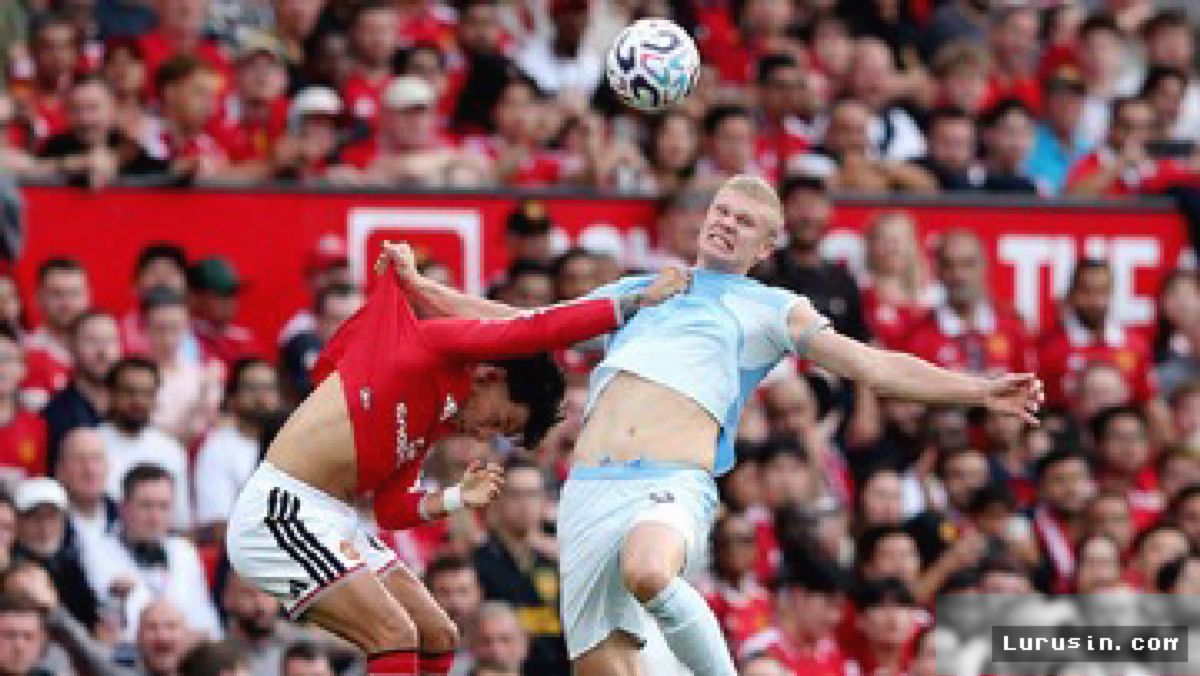 MANCHESTER — Gol Kontroversial Haaland Tumbangkan Manchester United di Old Trafford