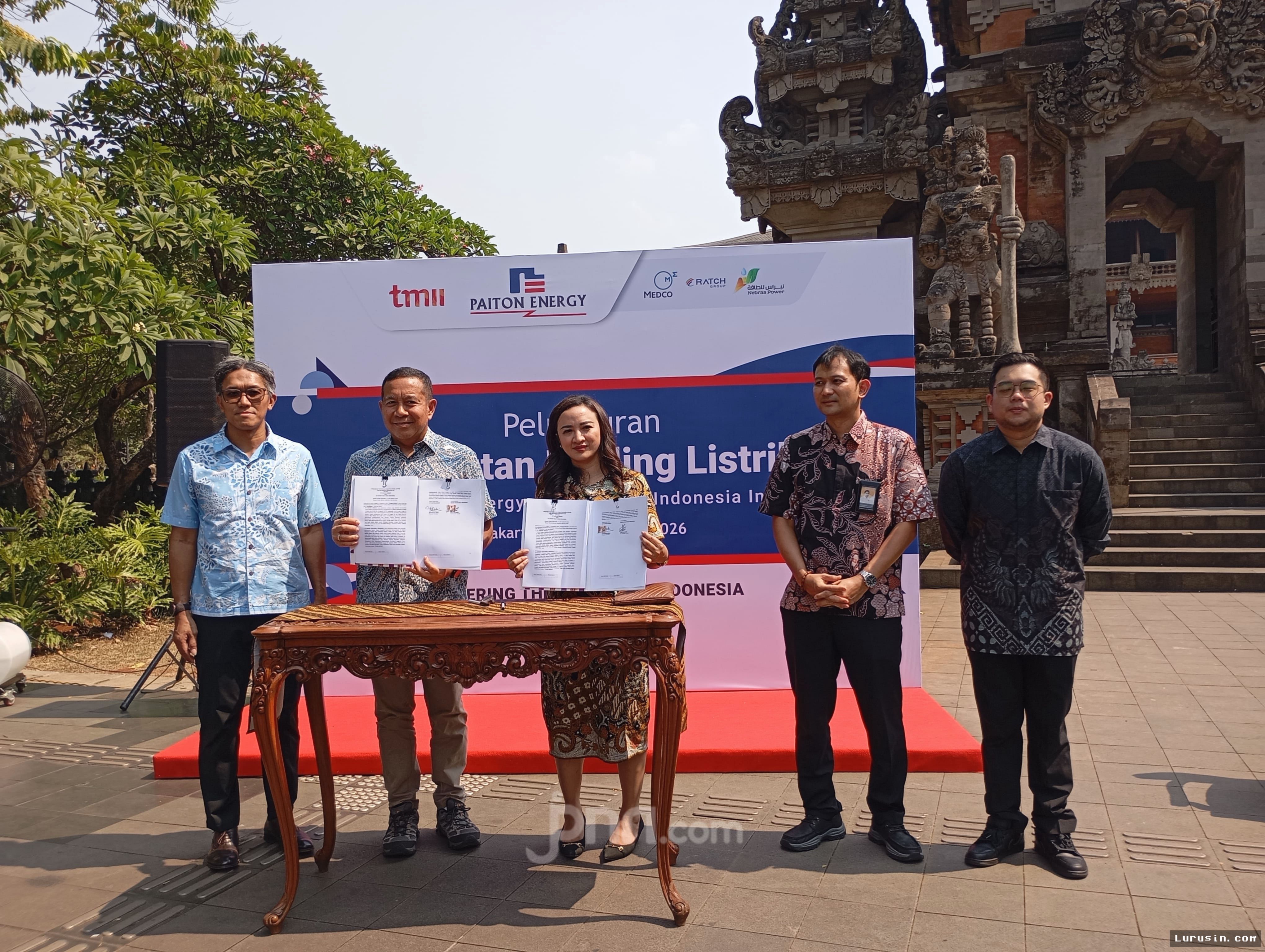 TMII Terima Dua Unit Angkutan Listrik dari Paiton Energy