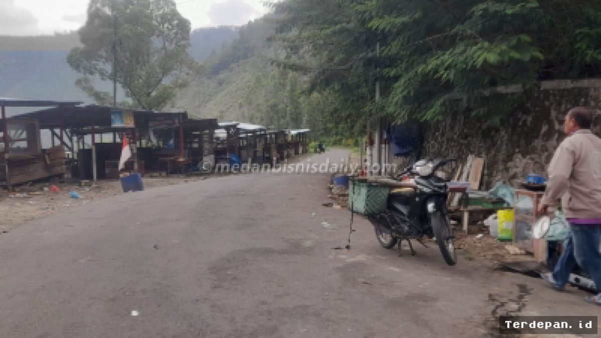 SAMOSIR — 18 Pedagang Menara Pandang Tele Sepakat Bongkar Lapak Mandiri