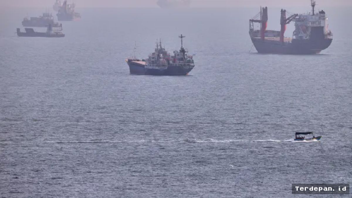 Selat Hormuz — Lalu Lintas Kapal Komersial Iran Tetap Padat