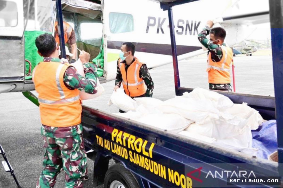 Lanud Sjamsudin Noor Tebar Tiga Ton Garam Demi Picu Hujan di Kalsel