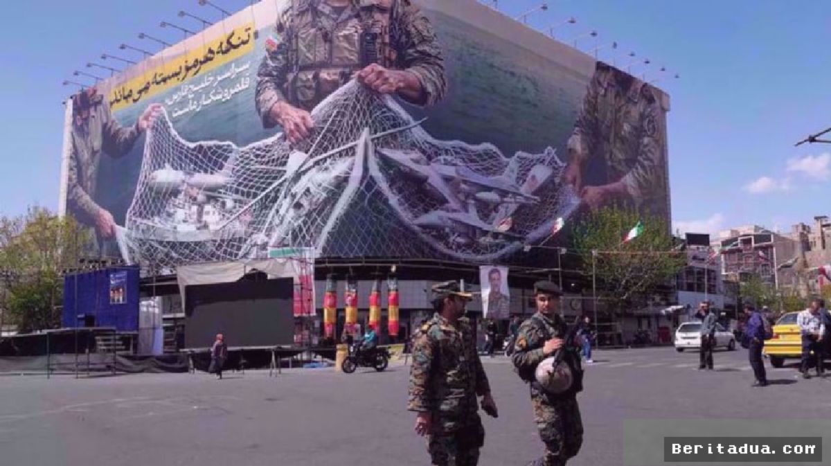 Iran Klaim Serangan Armadanya Berhasil Merusak Kapal Perang AS