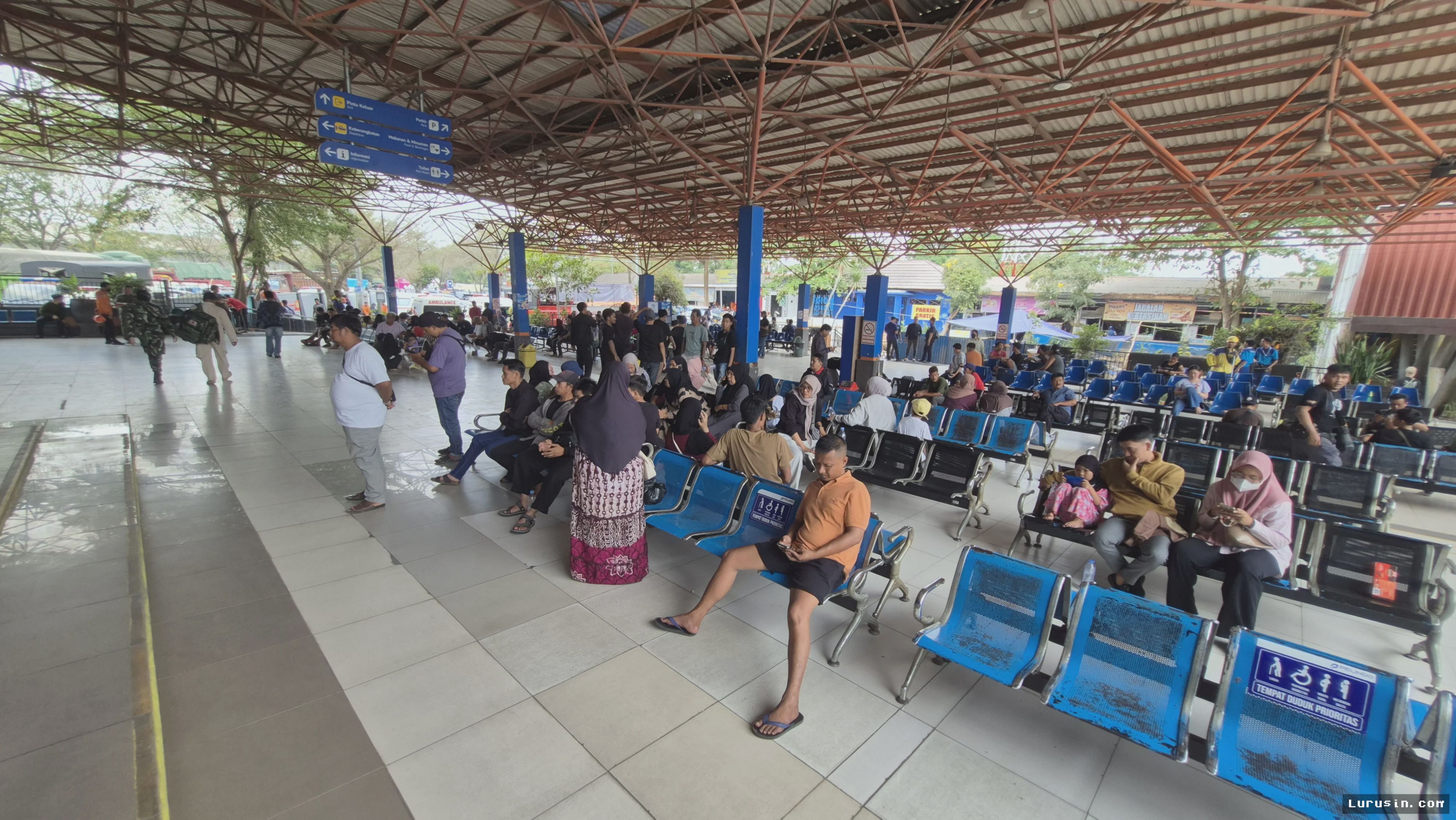 Banjarmasin — Puluhan Keluarga Korban KM Virgo Transport 8 Menanti Kepastian