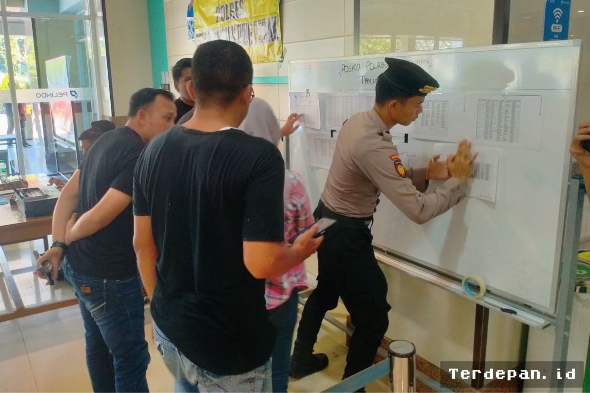 SURABAYA — Pelabuhan Tanjung Perak Buka Posko Korban KMP Virgo Transport 8