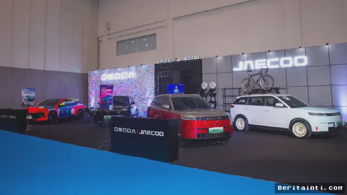 JAECOO J5 EV Tampilkan Desain Two-Tone Merah Perak
