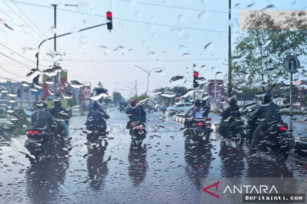 BMKG Peringatkan Hujan Petir Hingga Ringan Intai Mayoritas Wilayah Indonesia