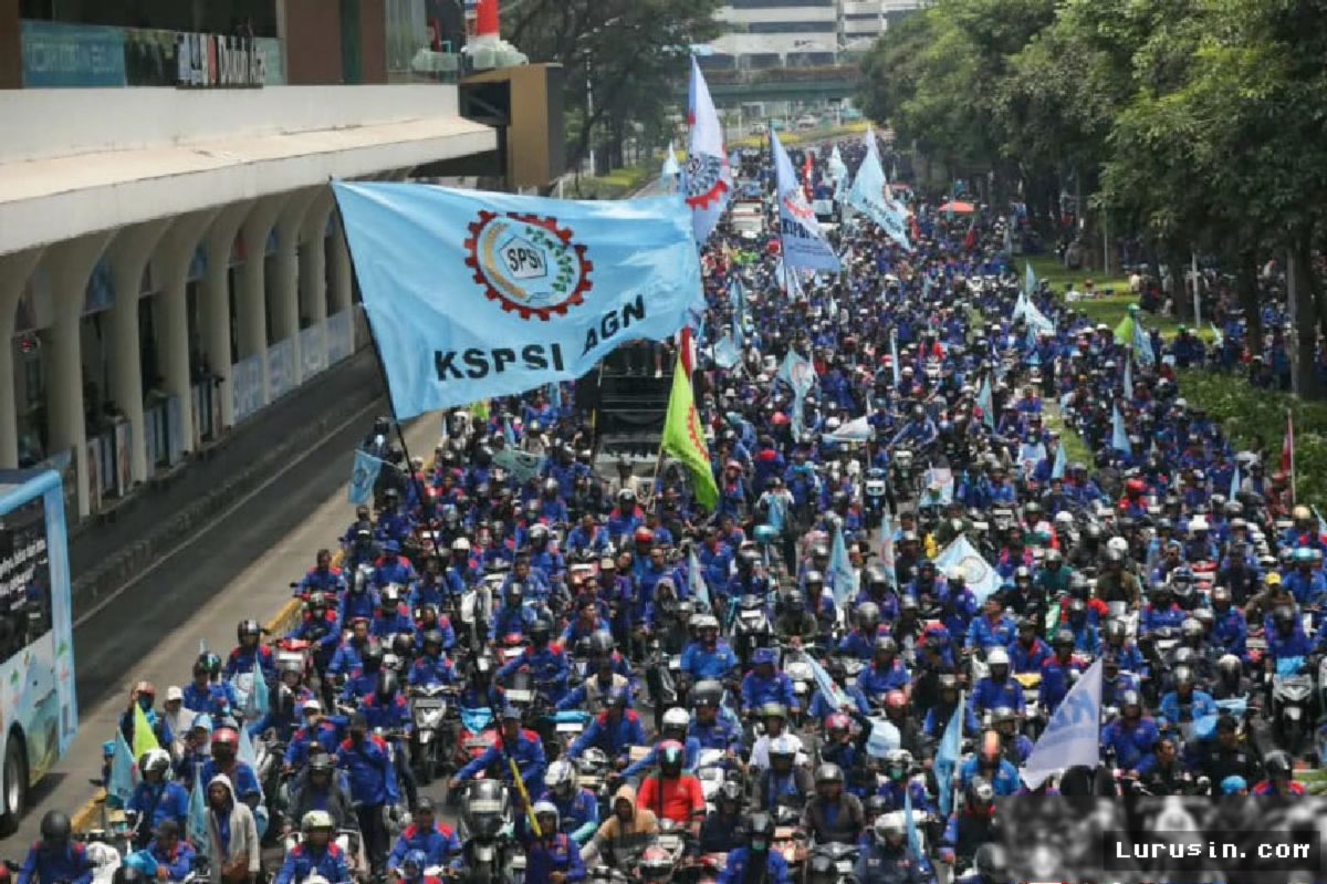 Buruh Gelar Demo di 38 Provinsi, Tuntut Upah 2027 Naik 9,5 Persen