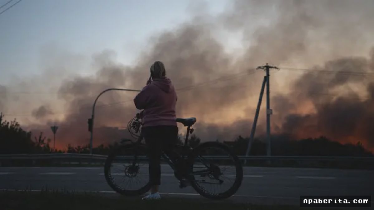 Serangan Drone Rusia Bakar Gudang di Kyiv