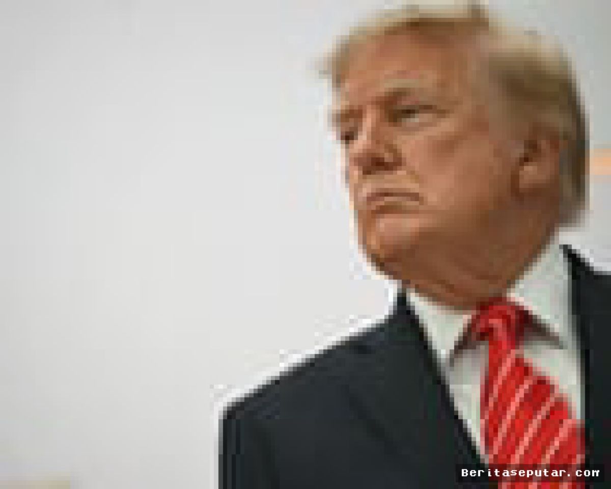 Trump Sepakati Impor Solar Rusia, Zelenskyy Murka