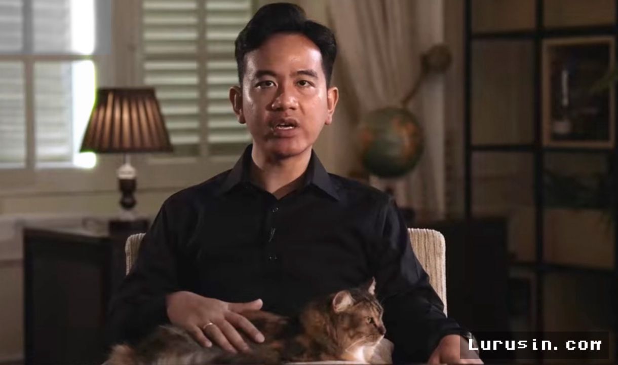 Gibran Bantah Tak Lulus, Singgung Kuliah di Singapura