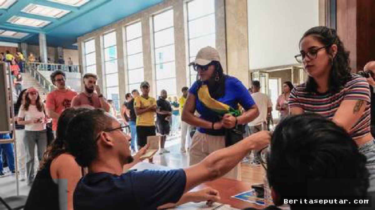 Pilpres Brasil Usai, Lula dan Bolsonaro Bersaing Ketat
