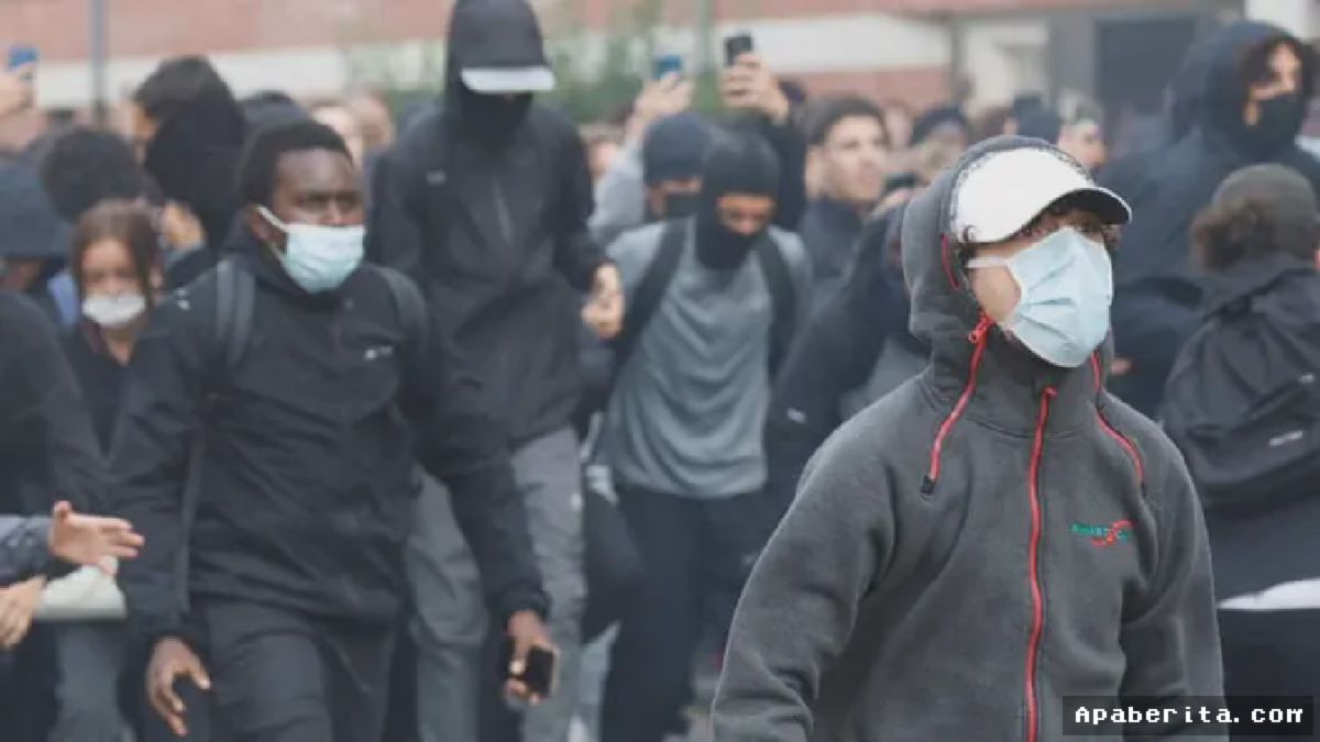 Prancis Tahan Lebih dari 400 Orang saat Demo Pelajar