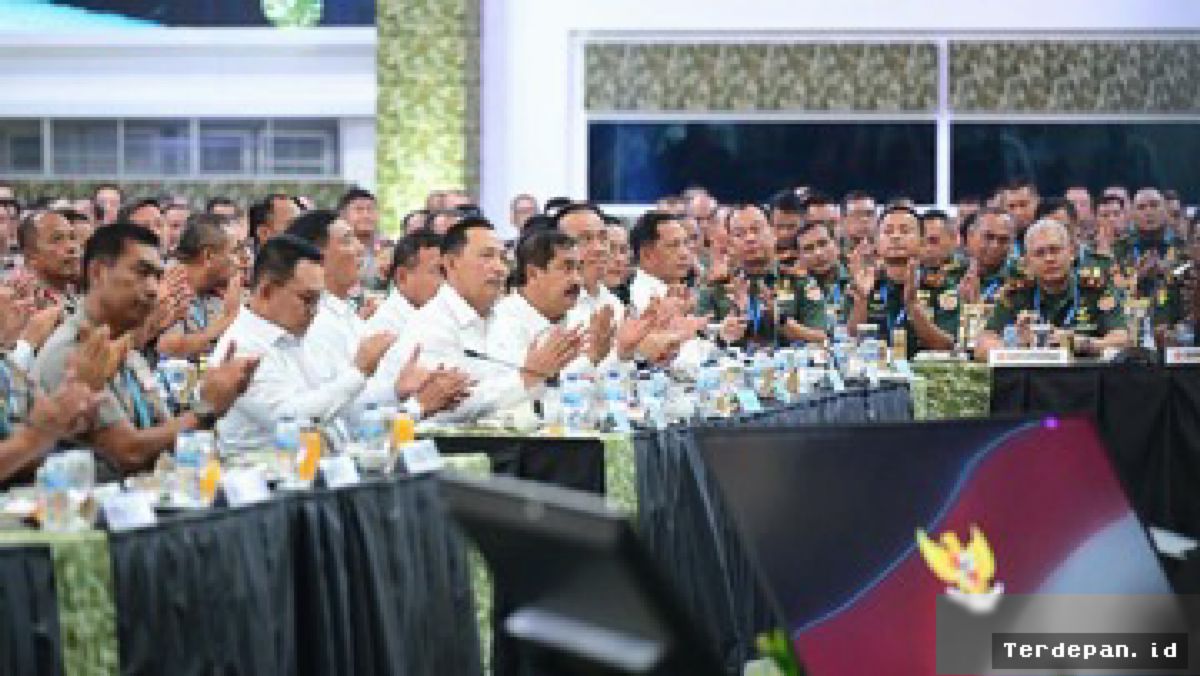 Mendagri Tito Hadiri Taklimat Prabowo untuk 800 Pati TNI-Polri
