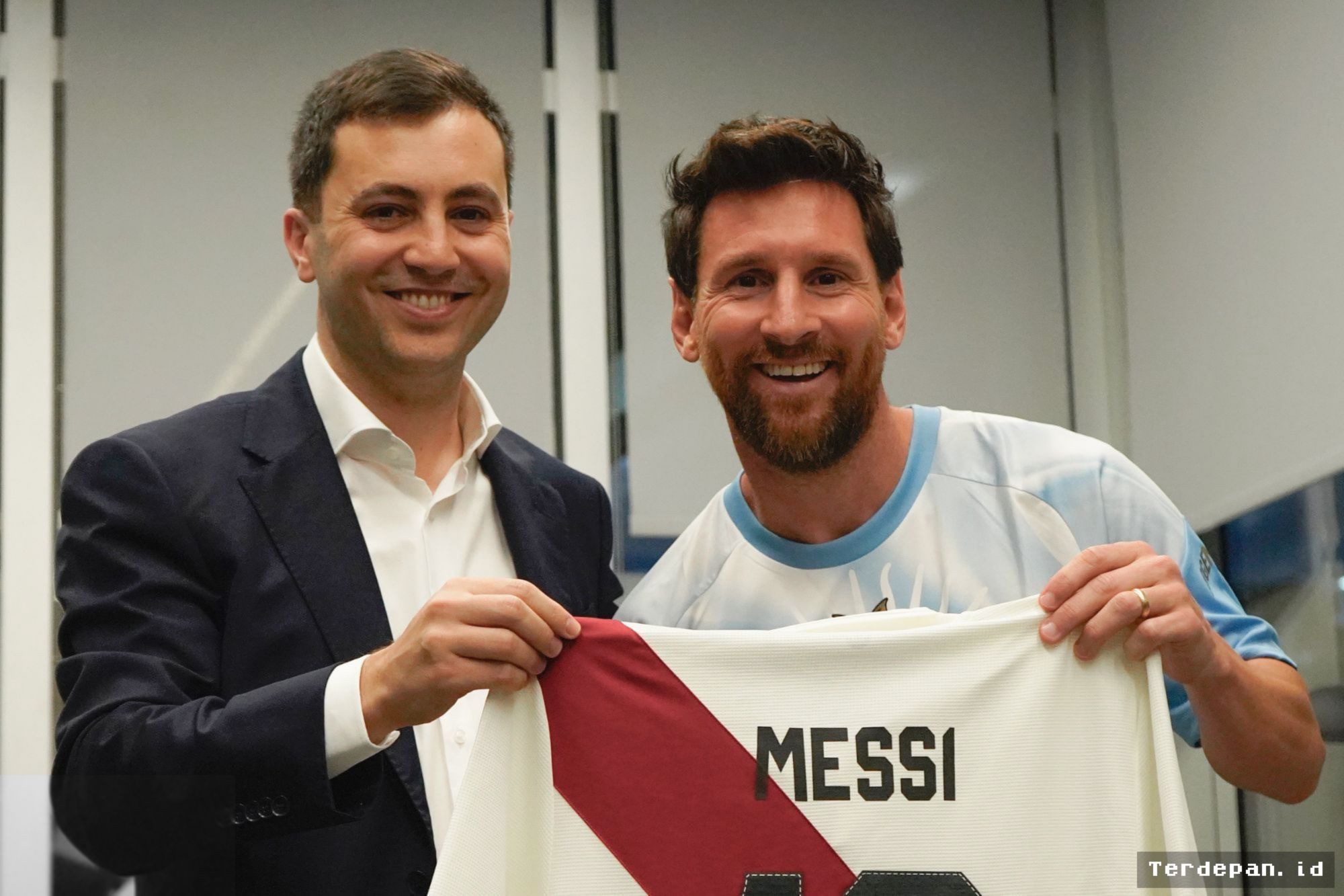 River Plate Beri Kado Perpisahan Messi, Gelar Socio Honorario