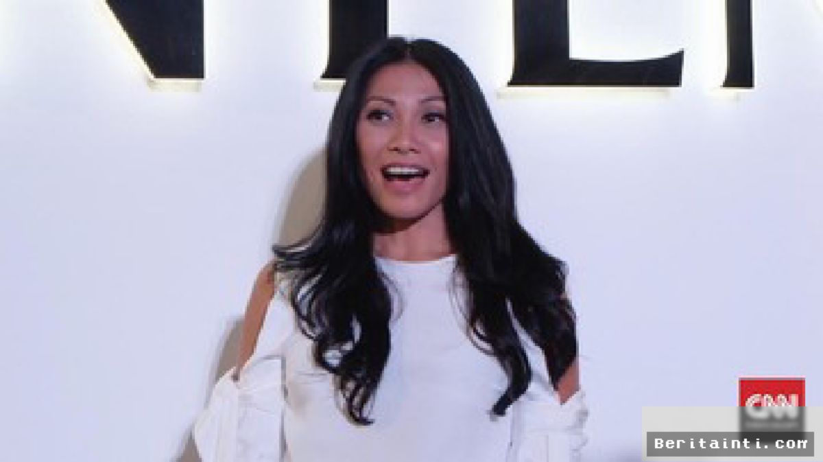 Anggun Raih Ordre des Arts et des Lettres Prancis