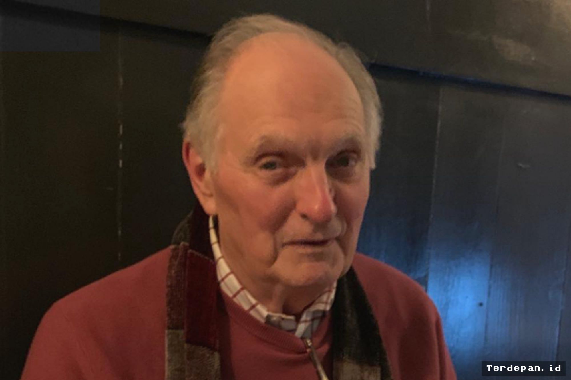 Alan Alda Ungkap Cara Hadapi Parkinson di Usia 90 Tahun