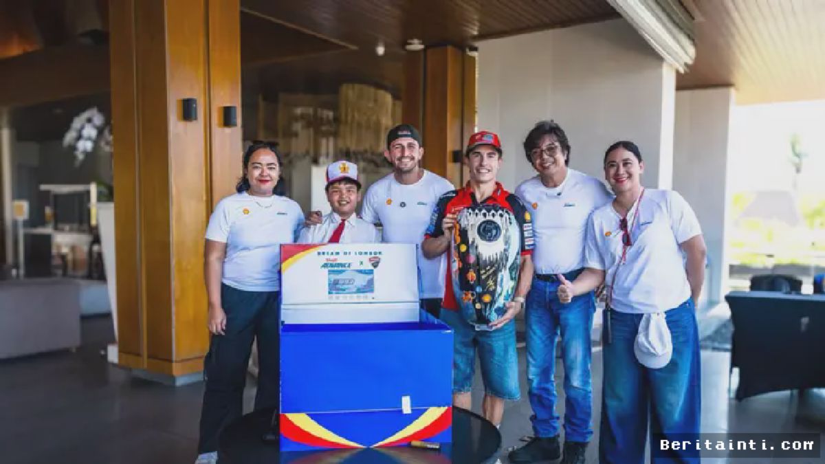Marc Márquez Ajak Siswa SD Lombok Melukis Tangki Bensin Shell Advance