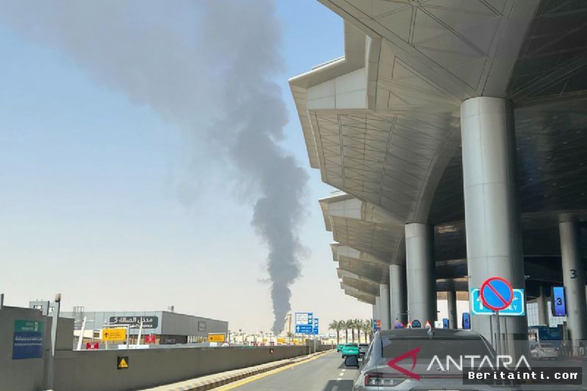 Serangan Houthi Ketiga dalam Sepekan Guncang Bandara Riyadh