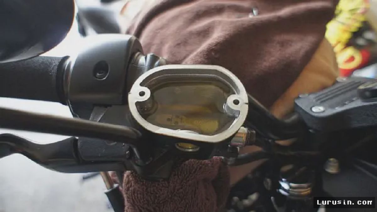 Bengkel Ungkap Jadwal Ideal Ganti Minyak Rem Motor
