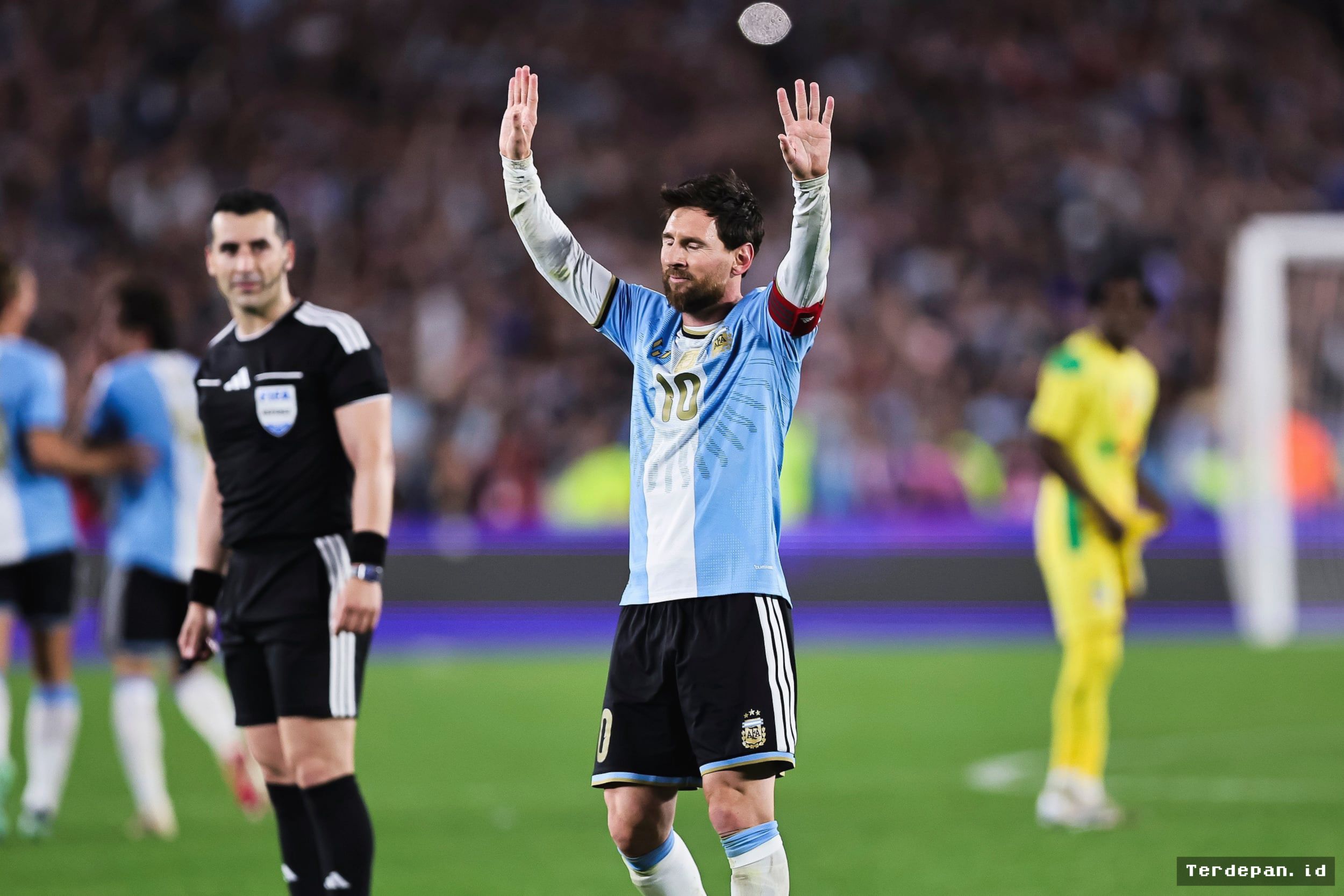 Messi Akhiri Karier Argentina dengan Gol Penalti di Laga Perpisahan
