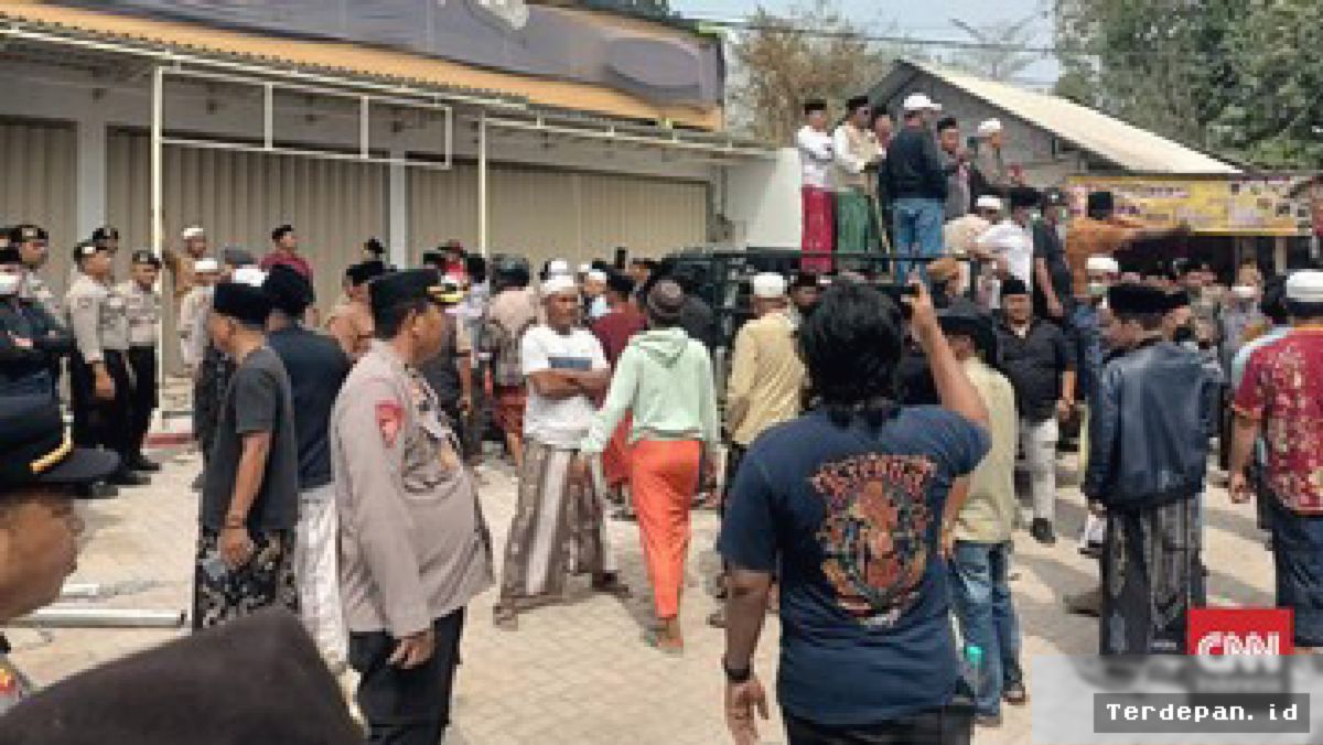 Ribuan Alumni Pesantren Rusak Minimarket di Pamekasan, Ini Penyebabnya