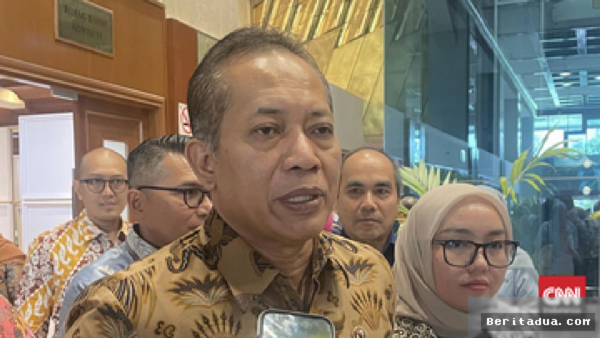 Menkop Ferry Bongkar Wacana Gaji PNS Lewat Koperasi