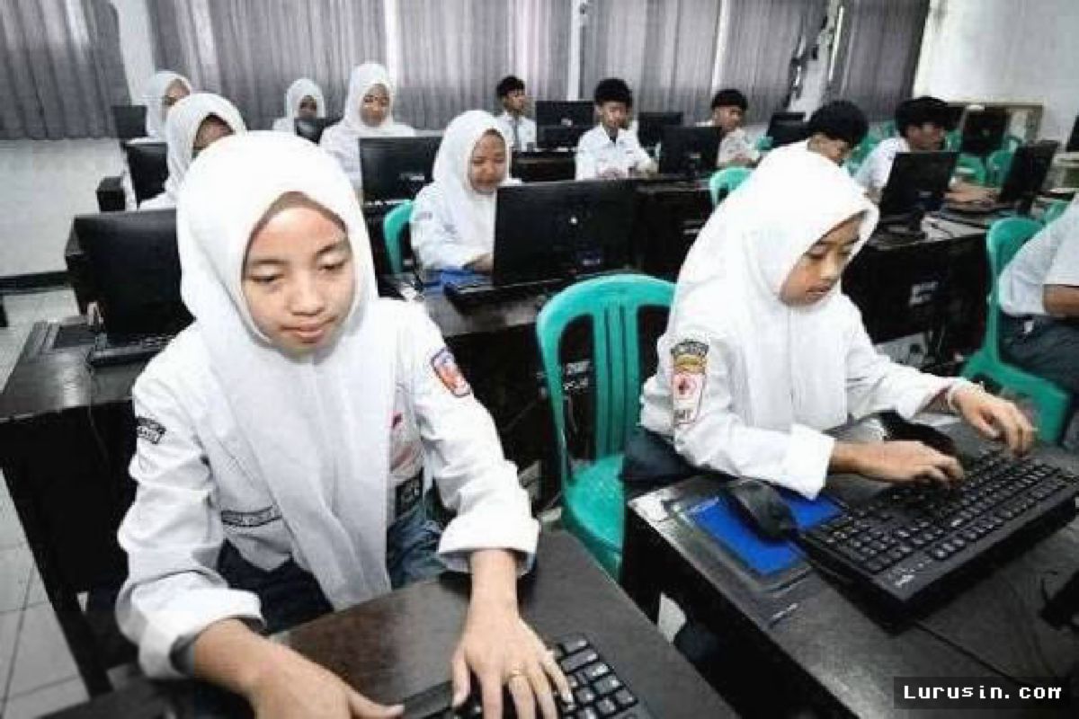Siswa Kejar Referensi Soal Fisika TKA 2026 via Tautan Unduhan