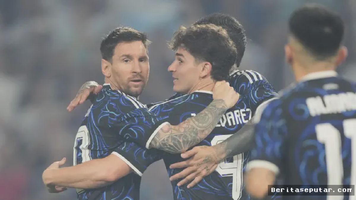 Messi dan Alvarez Rayakan Kemenangan Argentina atas Zambia