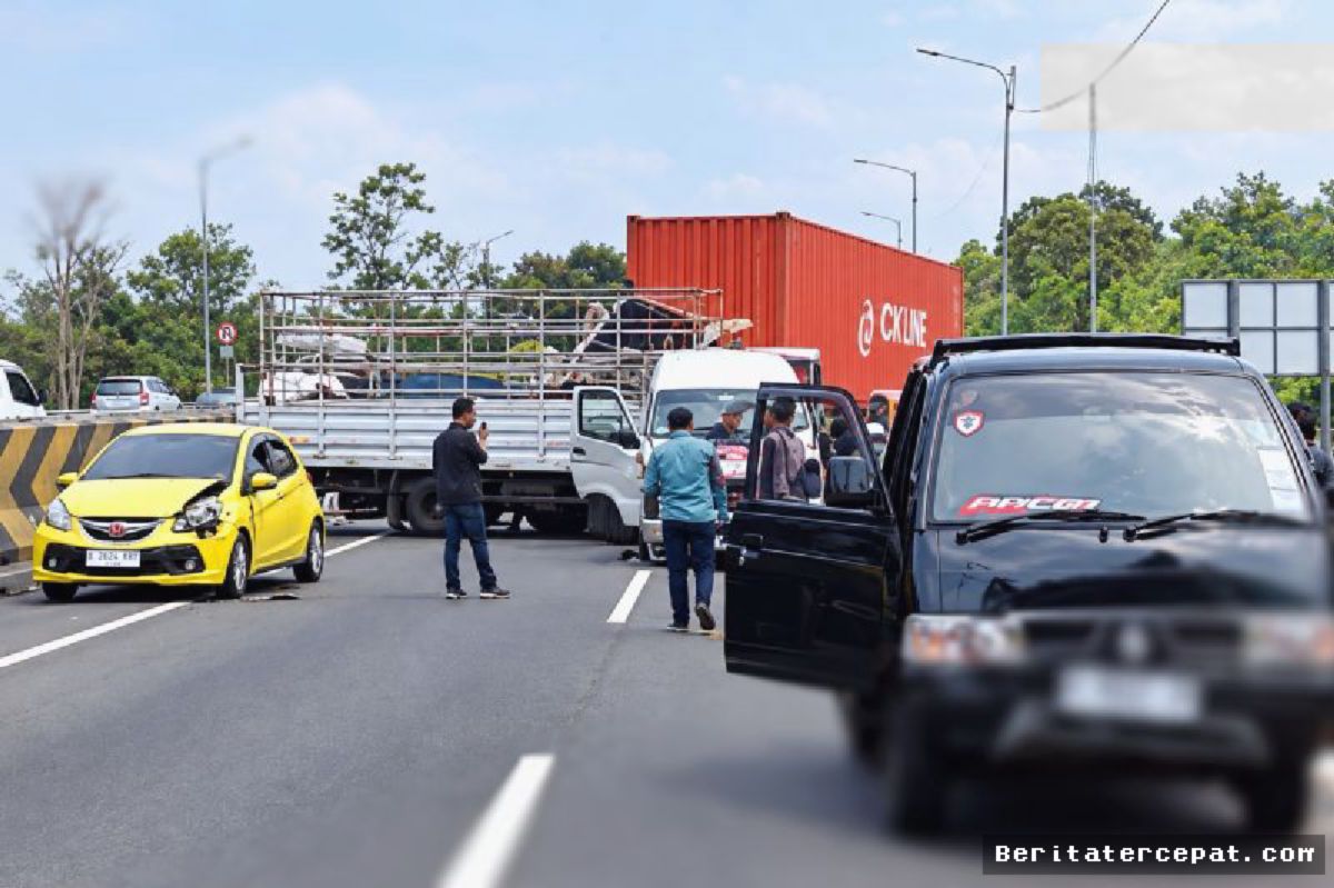 Kecelakaan Beruntun 15 Kendaraan di Tol Cipularang Diduga Akibat Rem Blong