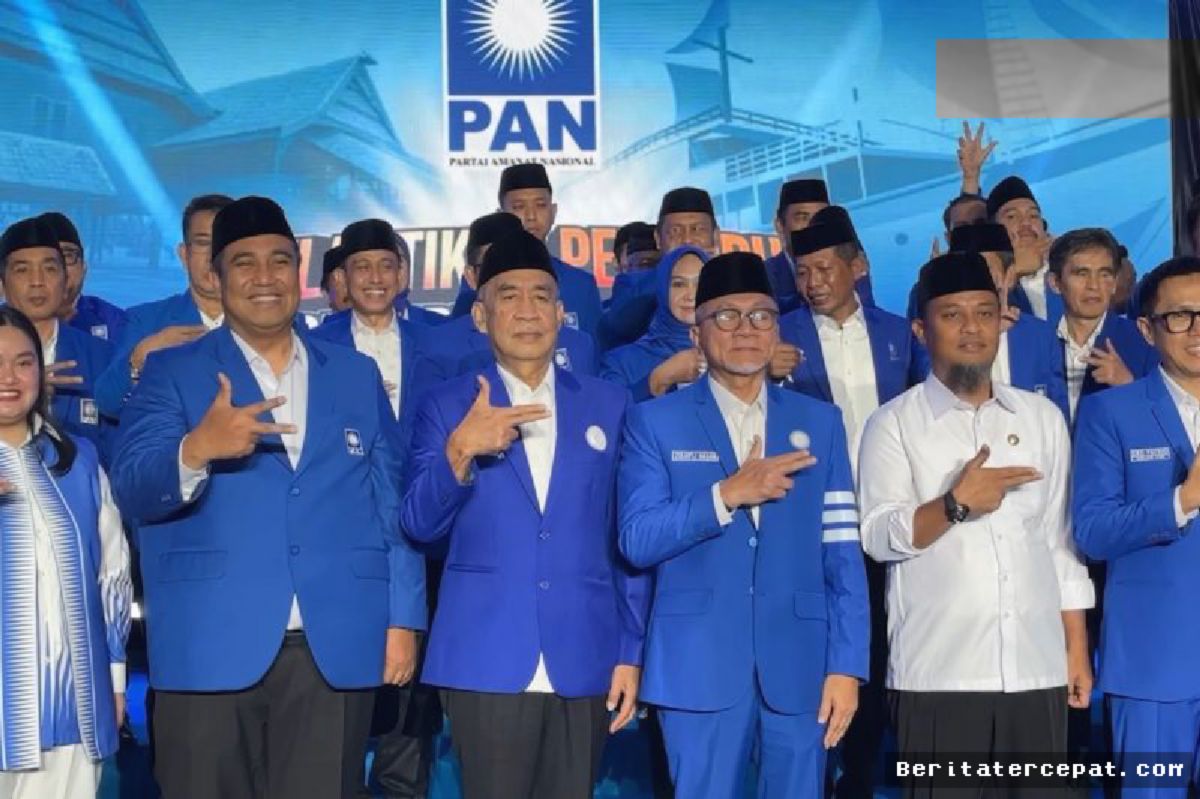 Ketum PAN Zulkifli Hasan Minta Kader Konsisten Dukung Pemerintahan Prabowo