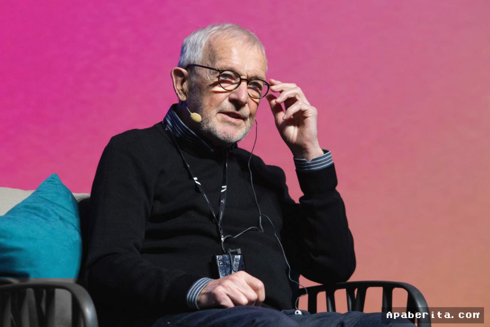 Francis Halzen Raih Nobel Fisika Atas Penemuan Neutrino