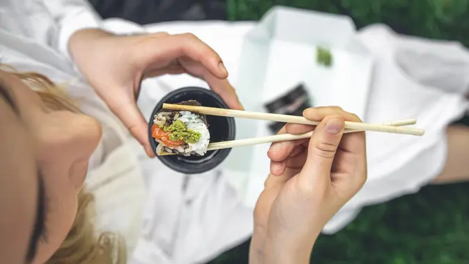 Makan Sumpit di Korea Bisa Bikin Salah Paham, Bestie!